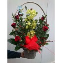 storczyk cymbidium z różami